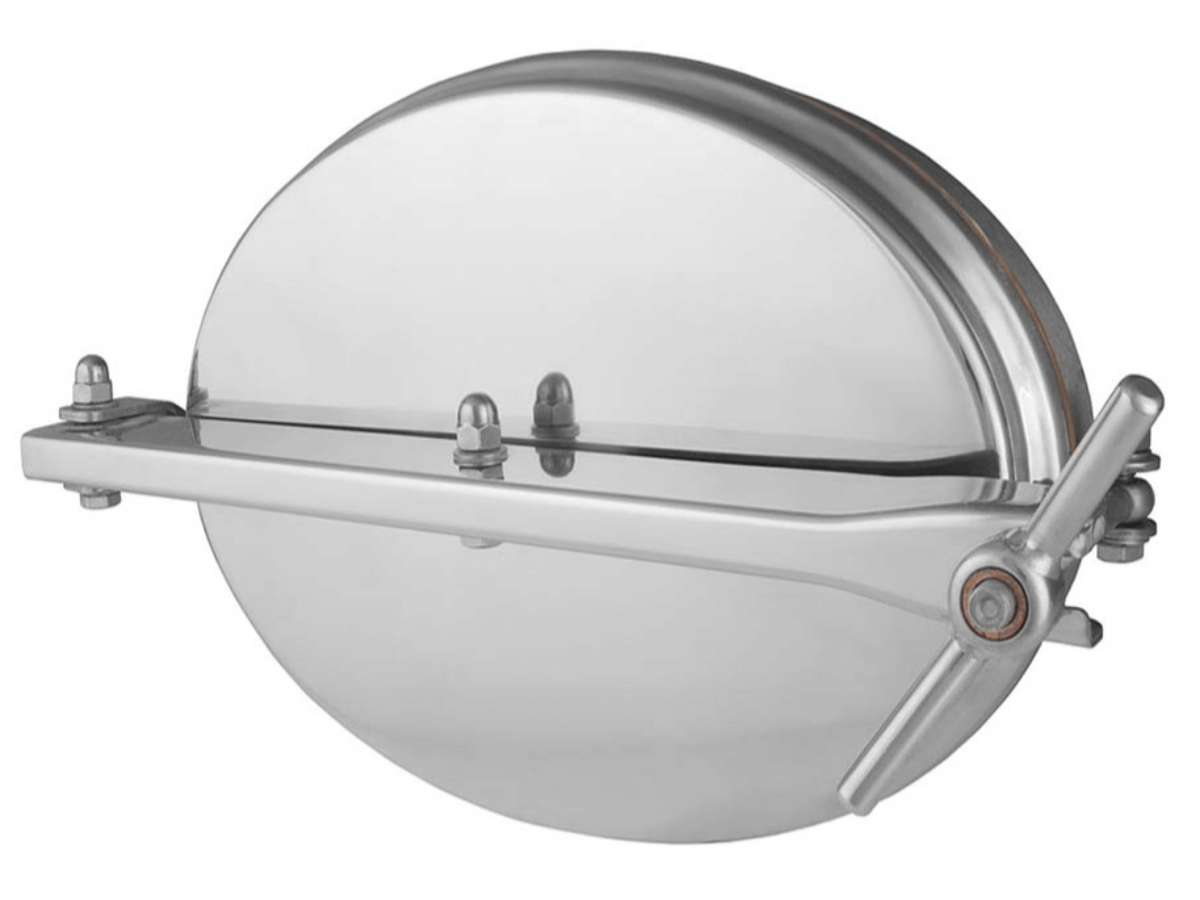 Outward opening oval manways